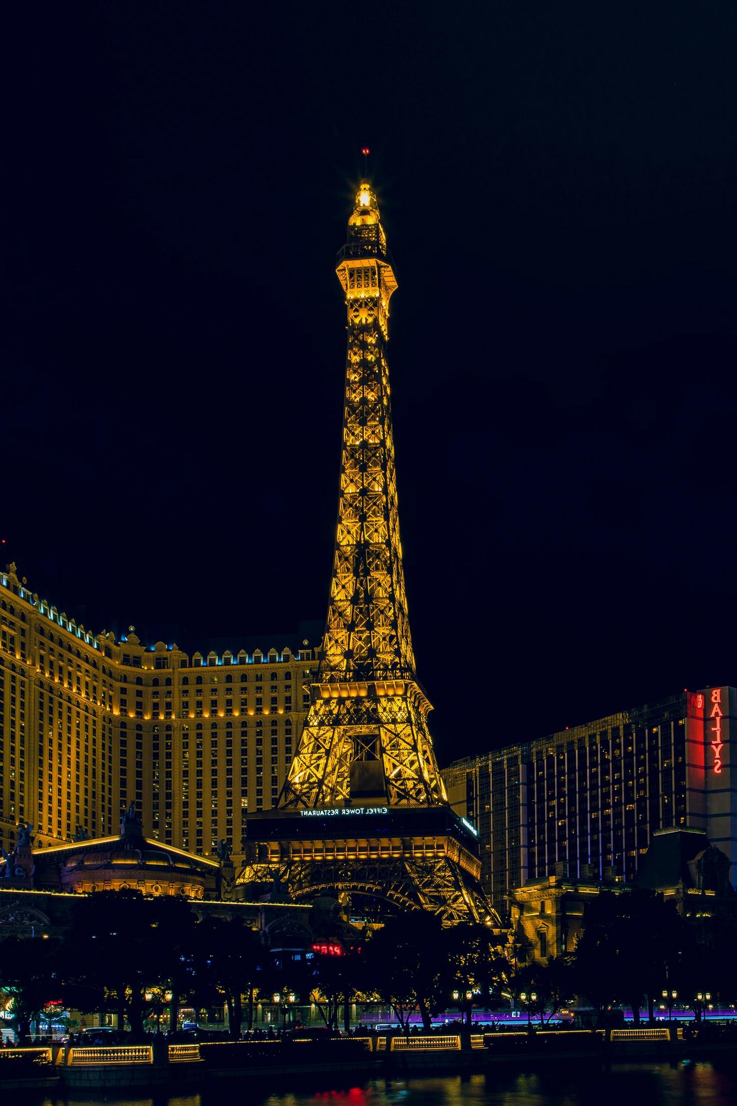 Eiffel Tower Close
